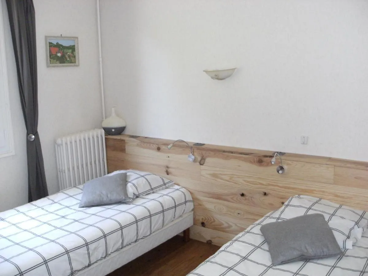 Villa Chez Léontine à Vic-sur-Cère Hébergement de vacances